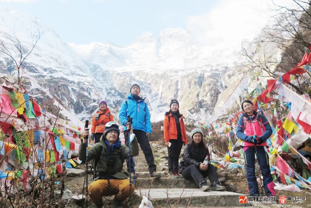 必一运动官网登山被评为年轻人最喜爱的户外运动 你体验过登山的快乐吗？