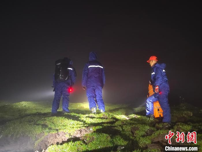 必一体育青海海东：4名“驴友”被困山中消防连夜搜救