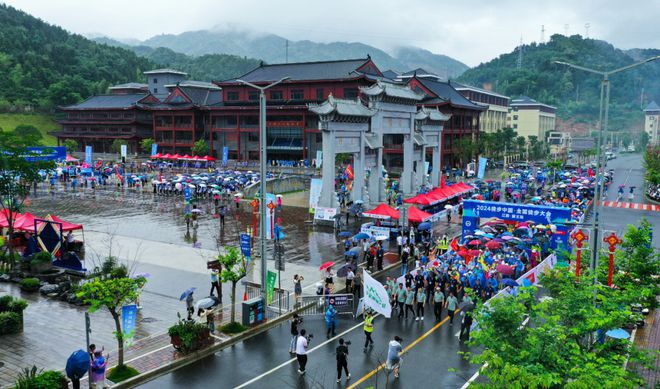202必一体育平台4年全国首站徒步中国·全国徒步大会在江西崇义盛大开幕(图4)