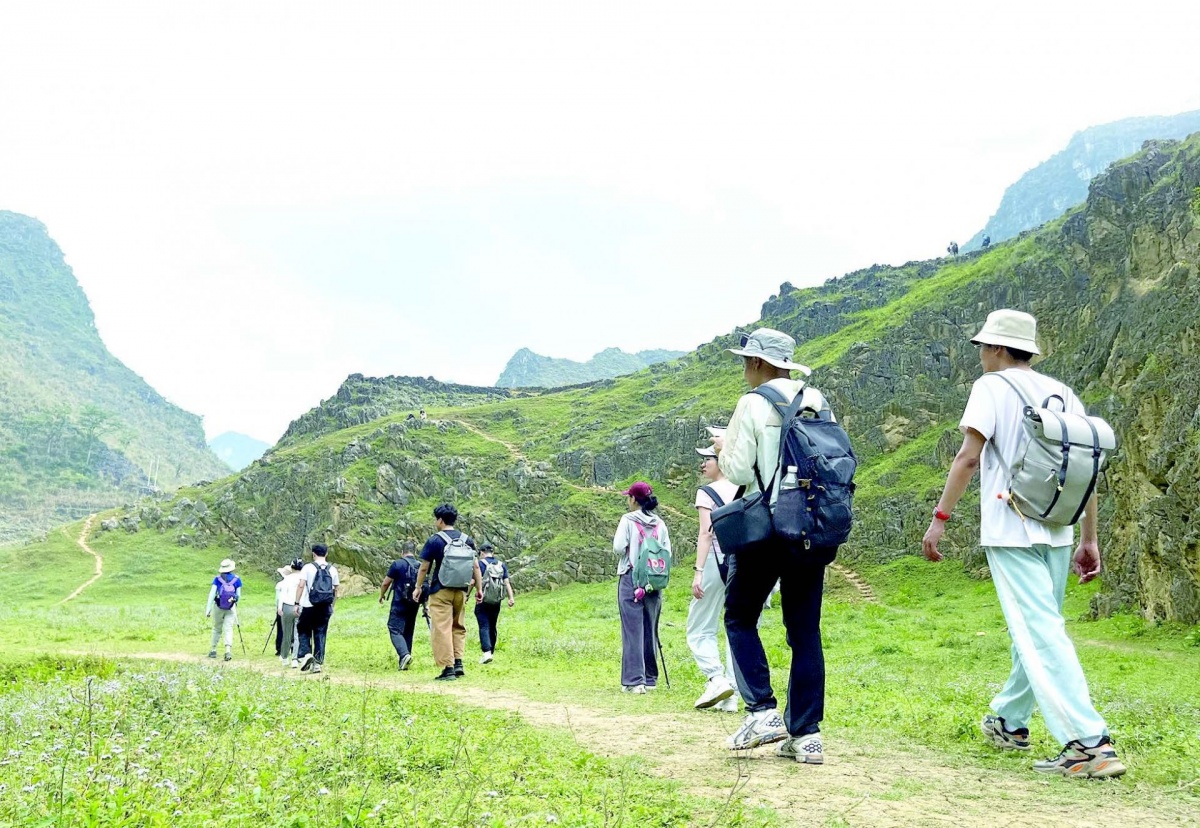 必一运动官网登山、野外徒步、水上桨板等户外运动火了 紧跟潮流也要切记安全第一