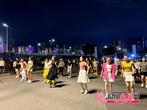 “必一运动官网奥运热”带动“健身热” 临沂市动激情“燃”起来(图3) “必一运动官网奥运热”带动“健身热” 临沂市动激情“燃”起来(图3)