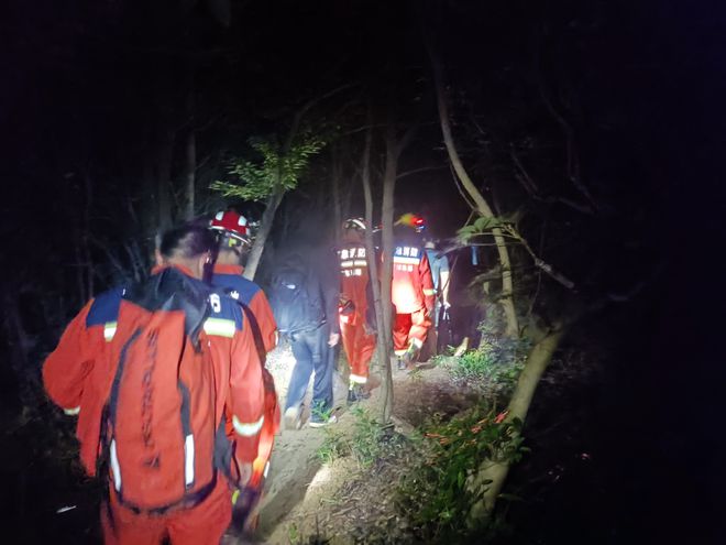 户外活动有风险徒必一体育步登山要谨慎(图2)
