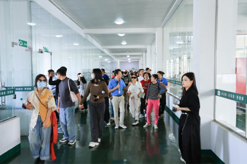 够野你就来——2024中国南酸枣之乡旅游文化音乐节齐云山登山节圆满收官必一体育官网(图7)