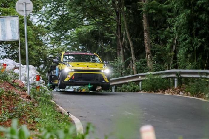 双线征战 领克全系亮相CHC中国汽车登山赛锦标赛(图4)