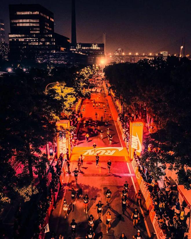 女性户外运动服装不再只是“男性缩小版”(图32) 女性户外运动服装不再只是“男性缩小版”(图32)