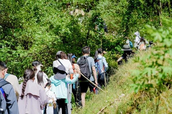 从专业装备到生活方式迪卡侬以多维布局引领中国户外消费升级(图2)