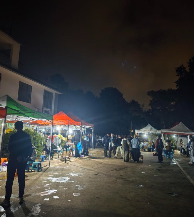 8岁男孩在大理苍山失踪近3日深夜仍在搜寻 救援人员：将排成线往下找孩子往上走概率不大(图1)