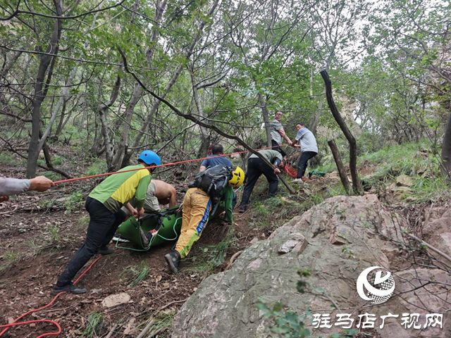 女子凤鸣谷登山失足坠崖 骏驰救援队紧急出动化险为夷(图2)