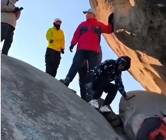 49岁男子崂山坠亡遇难全过程曝光遗体无人机运下山一语成谶(图14) 49岁男子崂山坠亡遇难全过程曝光遗体无人机运下山一语成谶(图14)