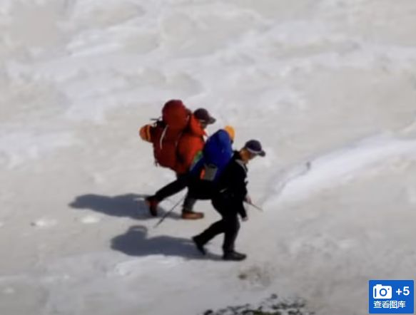 多名中国公民遇险！无装备穿跑鞋爬阿尔卑斯纯靠攻略一人重伤(图7)
