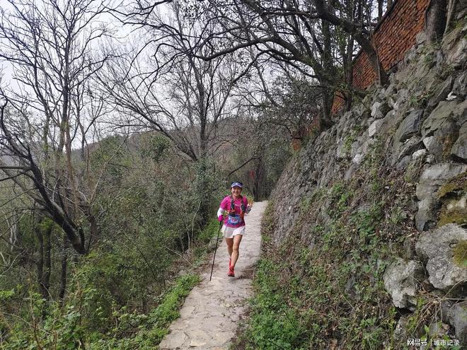 普及全民健身缔造幸福生活——2025年襄阳岘山登山挑战赛成功举办(图3)